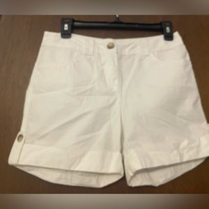Ann Taylor Petites signature fit Cuffed Hem White Shorts Sz- 0P